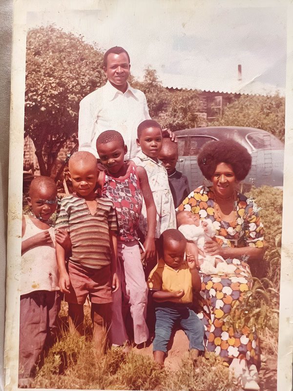 Family photo of the Maketos.