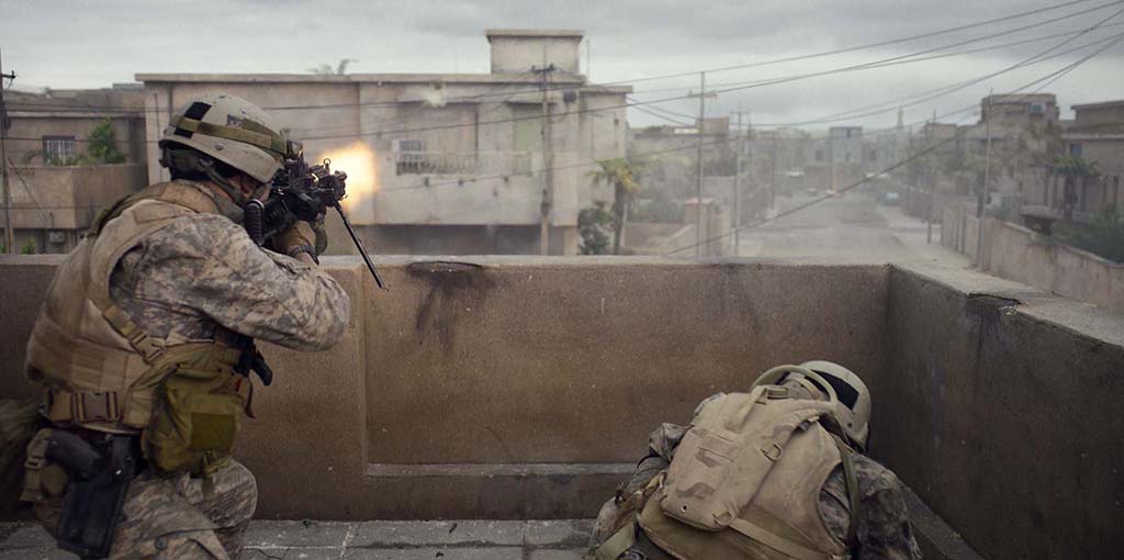 The flattage sets were sturdy enough to allow shooting to take place on the rooftops. 