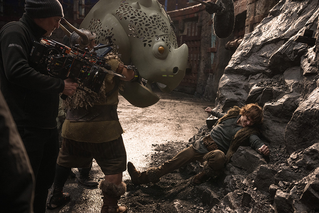 A full-size puppet of Toothless was constructed, minus the wings, that could be broken down into various sections to get the proper interaction with Hiccup. 