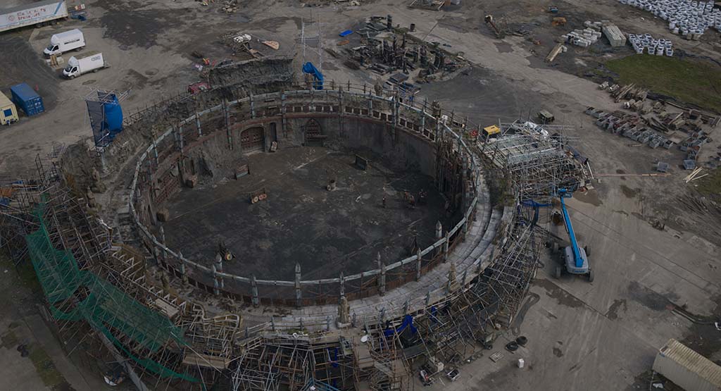 Using the practical set as base, the entire environment for the training arena was digitally rebuilt. 