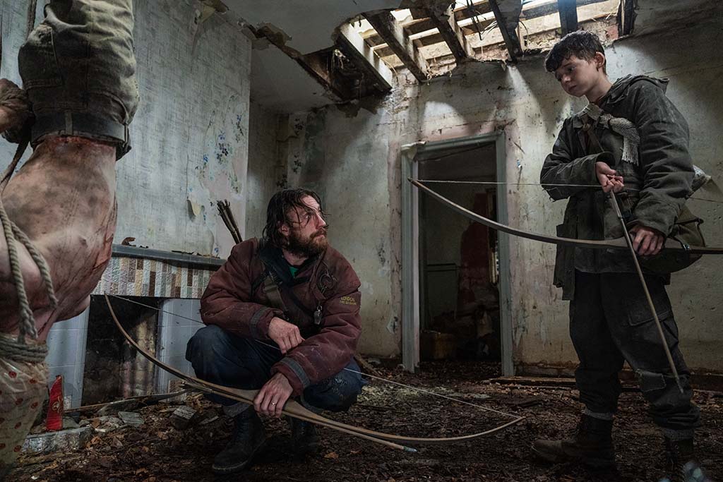 Given that the buildings are dilapidated, there were no worries about having to clean up after each take when it came to blood gags. (Photo: Miya Mizuno) 