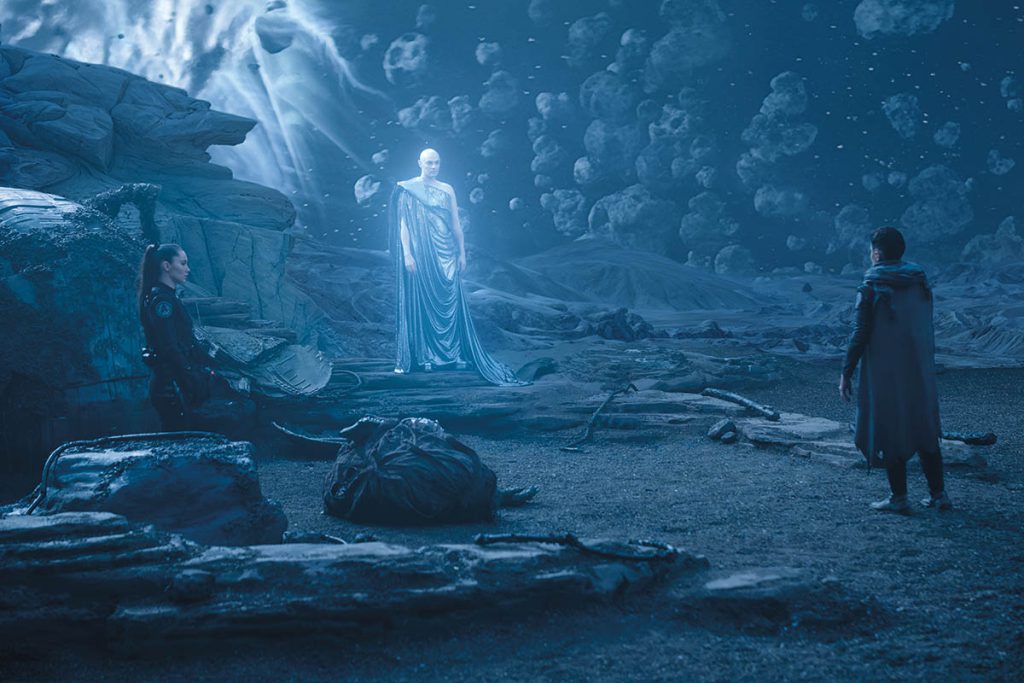 Christina Chong as La’an, Darius Zadeh as Metron and Melissa Navia as Ortegas in Episode 309.