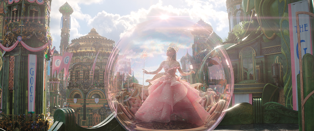 A creative and technical challenge was to get the right look of the bubble that surrounds Glinda.