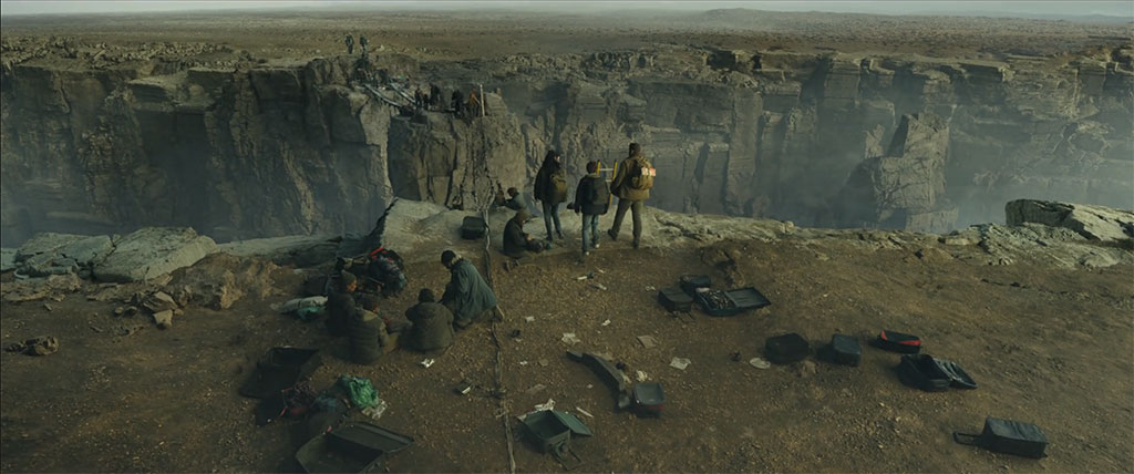 The arrival of the Garrity family at the English Channel takes on epic proportions. 