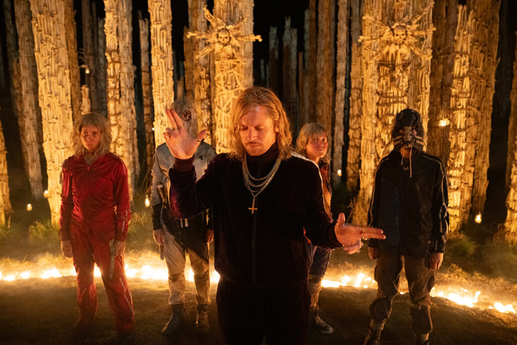 The scenes at the Bone Temple were shot at the same time for 28 Years Later and its sequel, 28 Years Later: The Bone Temple. 