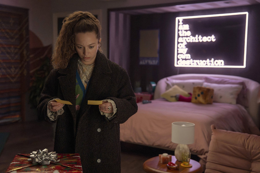 Lindy Littlejohn finds herself living in a dollhouse replica of her mansion.
