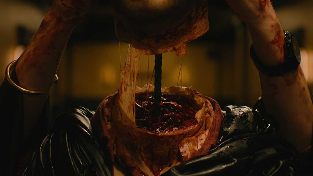 The shot of the head reattaching was captured at 120 frames per second and reverse-engineered.