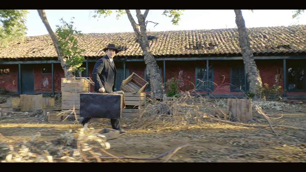 Esteban Trueba arrives at Las Tres Marías.