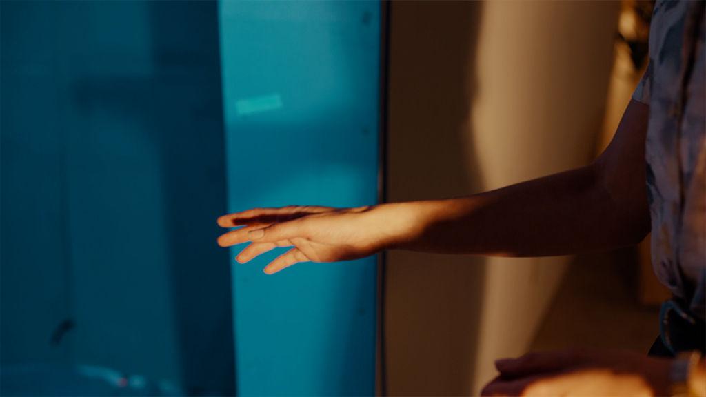 The actors performed the clipping movements naturally on set, with VFX adding the walls back around them as they passed through.