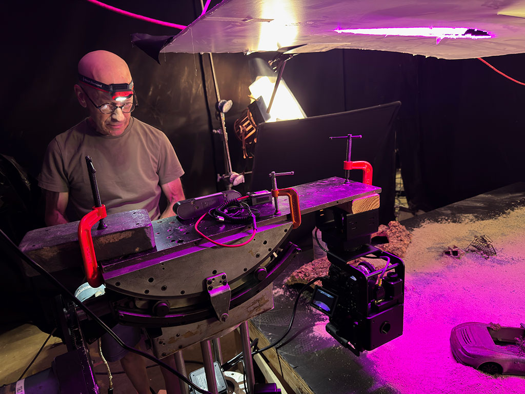 Motion control operator Les Bernstien [DB1.1]was responsible for the camera moves through the miniature environment.